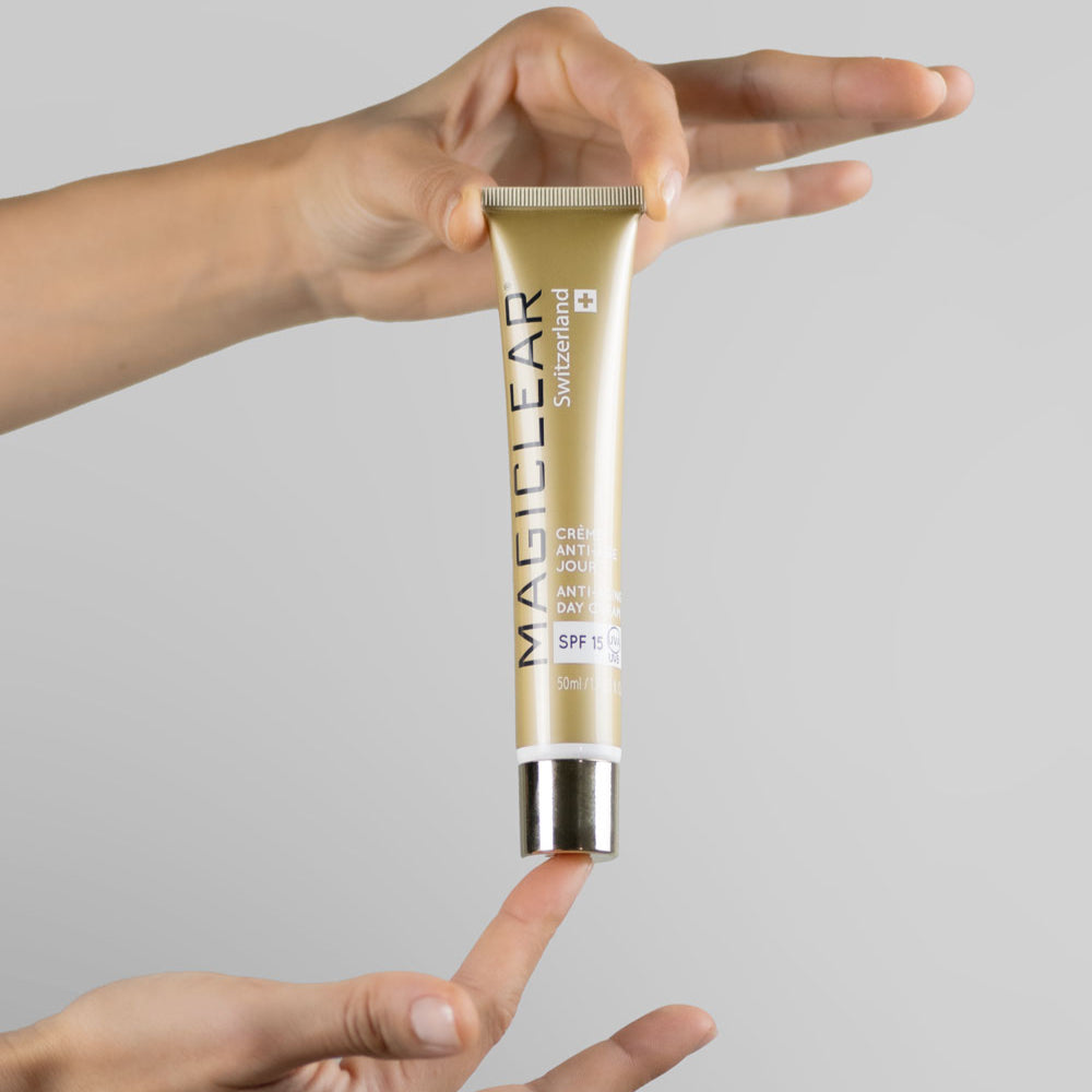 Crème de jour Magiclear Suisse SPF15, anti-âge et fermeté, hydrate et lisse la peau, disponible en France sur rivieracosmedics.com